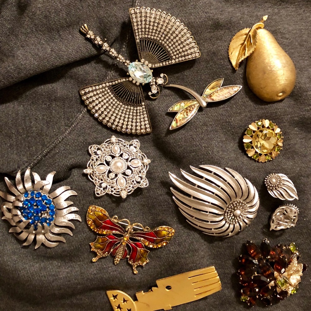 Bundle of signed brooches